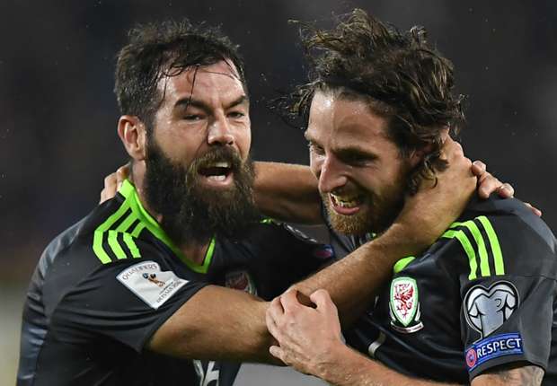 joe-ledley-joe-allen-wales_tkpeglkvlz2y13o31j2kuiqvn.jpg