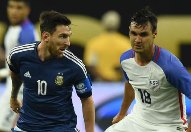 lionel-messi-chris-wondolowski-usa-argentina-06212016_1osxpaghf91zh1p5lkzlaiutye.jpg
