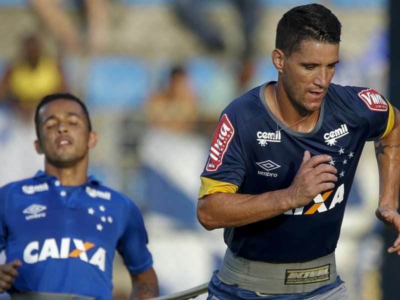 Thiago Neves é inscrito e fará estreia pelo Cruzeiro na ...
