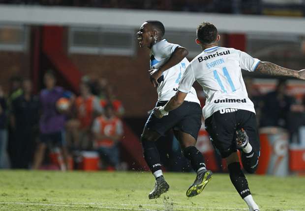 Técnico diz que United tentou levar herói adolescente do Grêmio e nega que ele seja malcriado