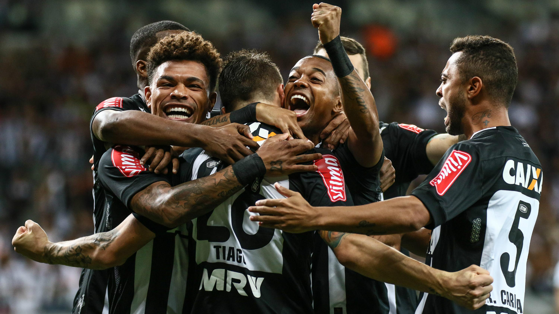 Balotelli aterrorizando, golaço, Pratto perdendo pênalti e falha de Santo: teve de tudo em URT x Galo