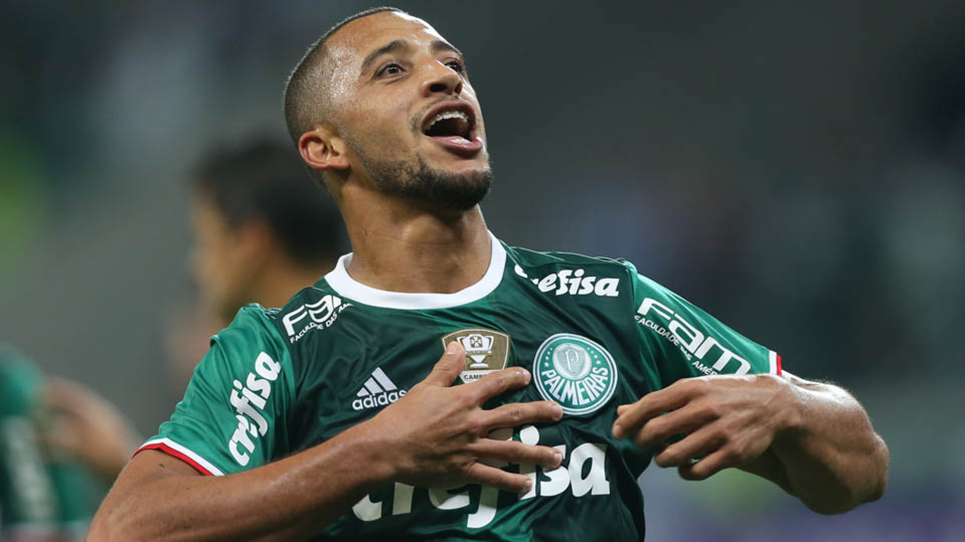 De volta ao Palmeiras, Vitor Hugo está perto de entrar na lista dos dez zagueiros com mais gols pelo clube