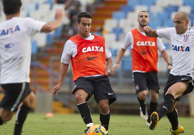 Jadson deve ser relacionado entre os titulares