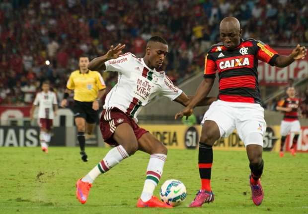 EXCLUSIVO: Regularizado, Armero se atrasa no treino e segue apenas como opção na reserva - Por Raony Coronado