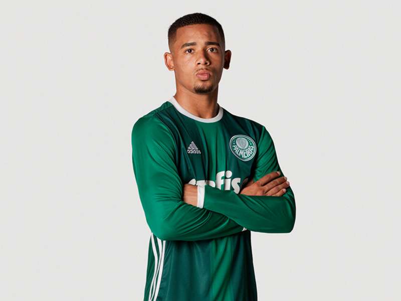 ►De saída? Cuca revela conversa com Gabriel Jesus e garante: "terá futuro maravilhoso"