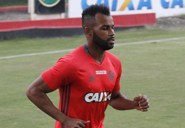 Fernandinho ganha a vaga de Gabriel e Flamengo deve manter o esquema 4-3-3