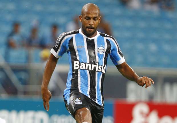 Com dores, Fellipe Bastos pode desfalcar o Grêmio na estreia no Brasileirão