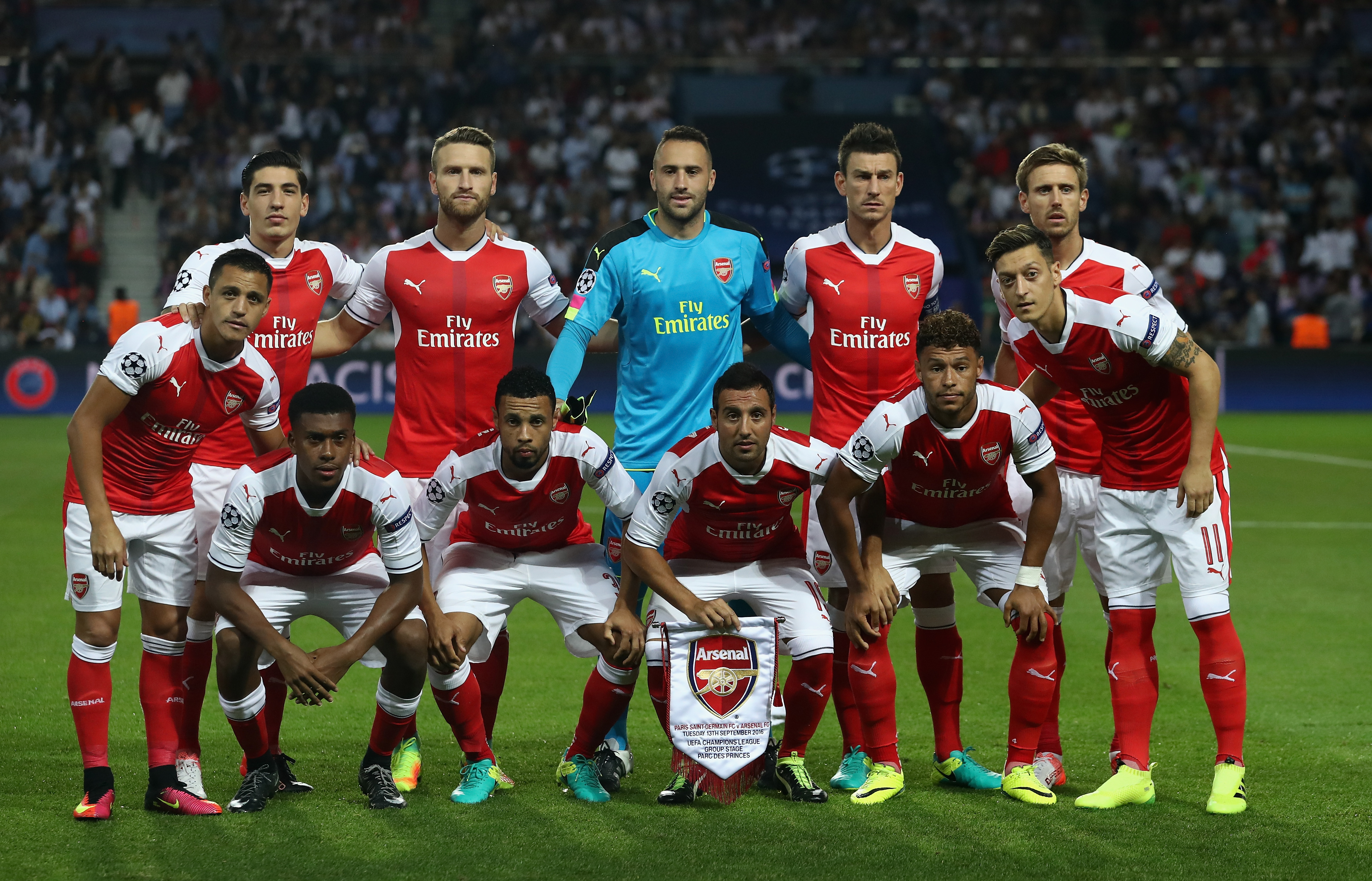 Equipo de Arsenal contra PSG Equipo de Arsenal contra PSG