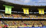 hinchada colombiana en el Metropolitano de Barranquilla Colombia vs Chile