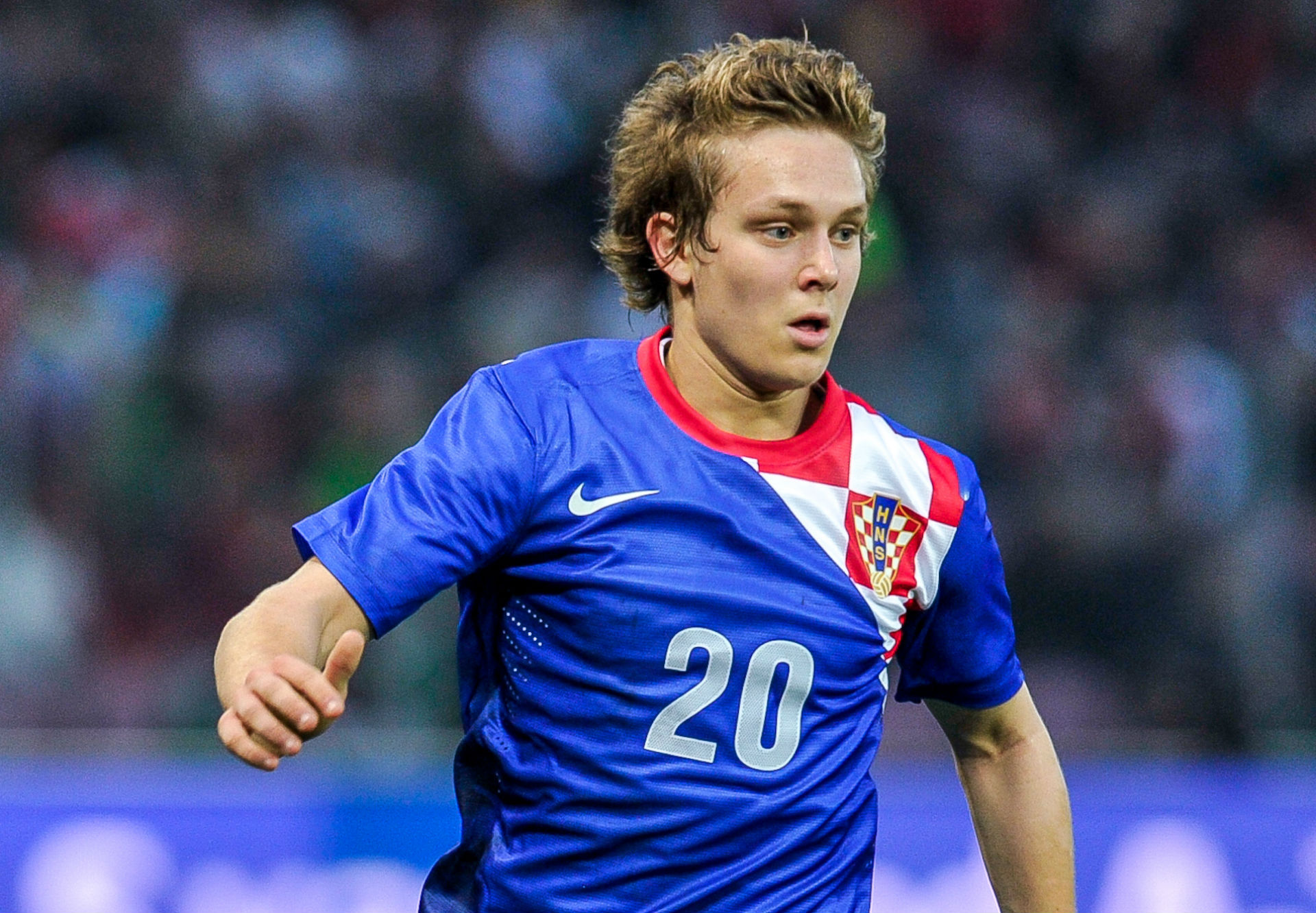 官方:米兰正式签下哈利洛维奇