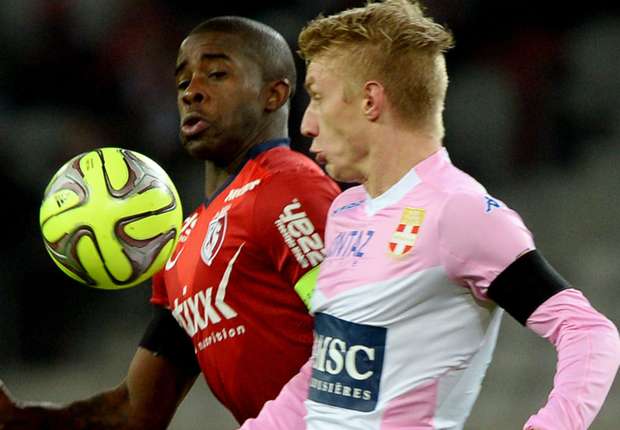 rio-mavuba-daniel-wass-lille-evian-ligue-1-07012015_1dycjlpnyxfdk18zc07bp8aib8.jpg