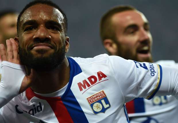 alexandre-lacazette-sergi-darder-lyon-monaco-ligue-1-07052016_4n7le1b921le111q7g23ecs9x.jpg