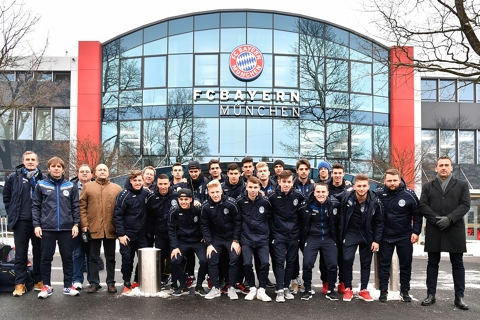 Puskás Akadémia Bayern München