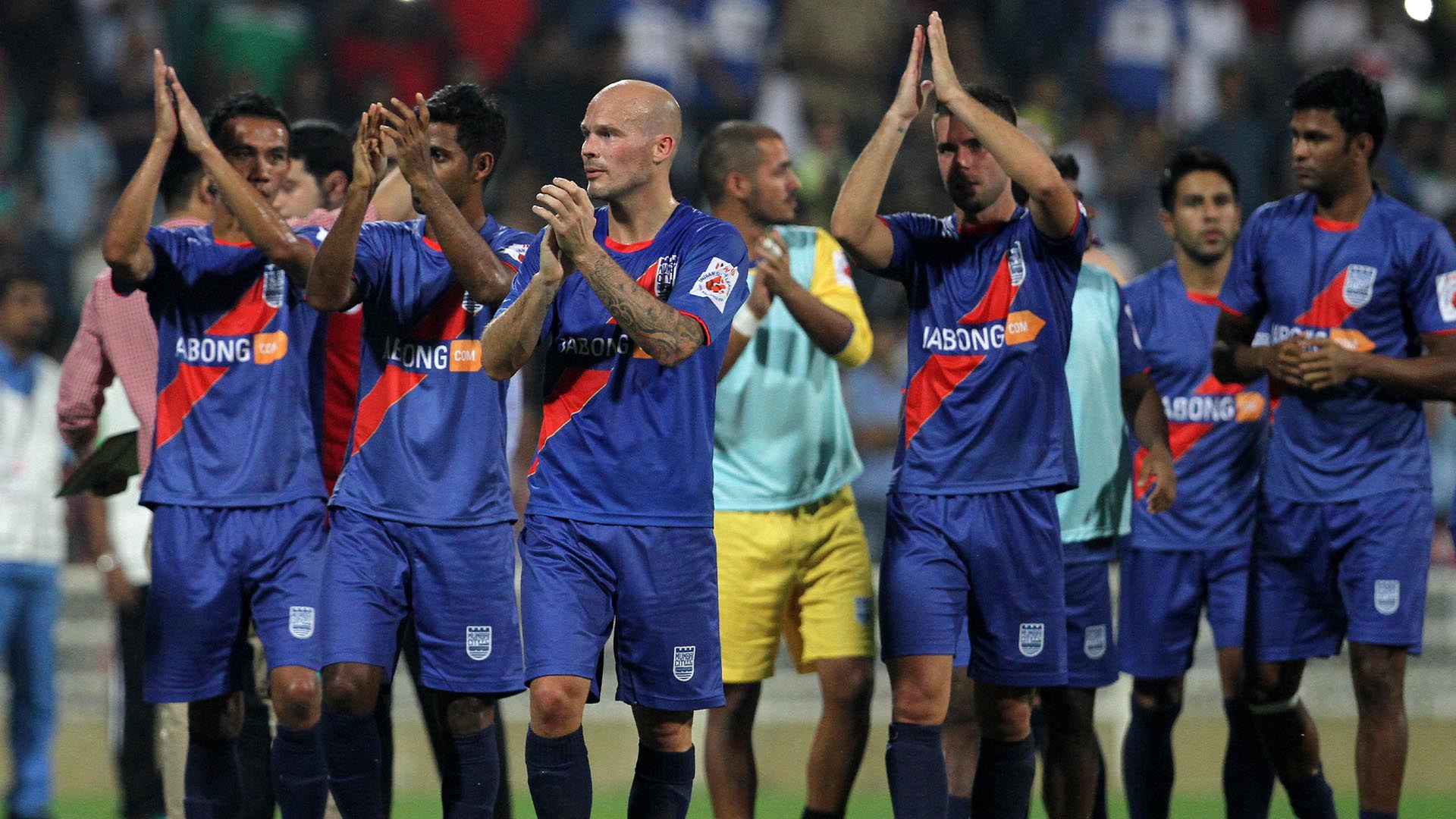 Mumbai City FC Players Wave To The Crowd After Winning The ISL Match ...