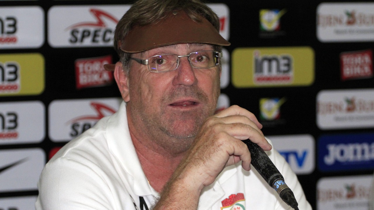Kalah Telak Robert Rene Alberts Salahkan Wasit Goalcom