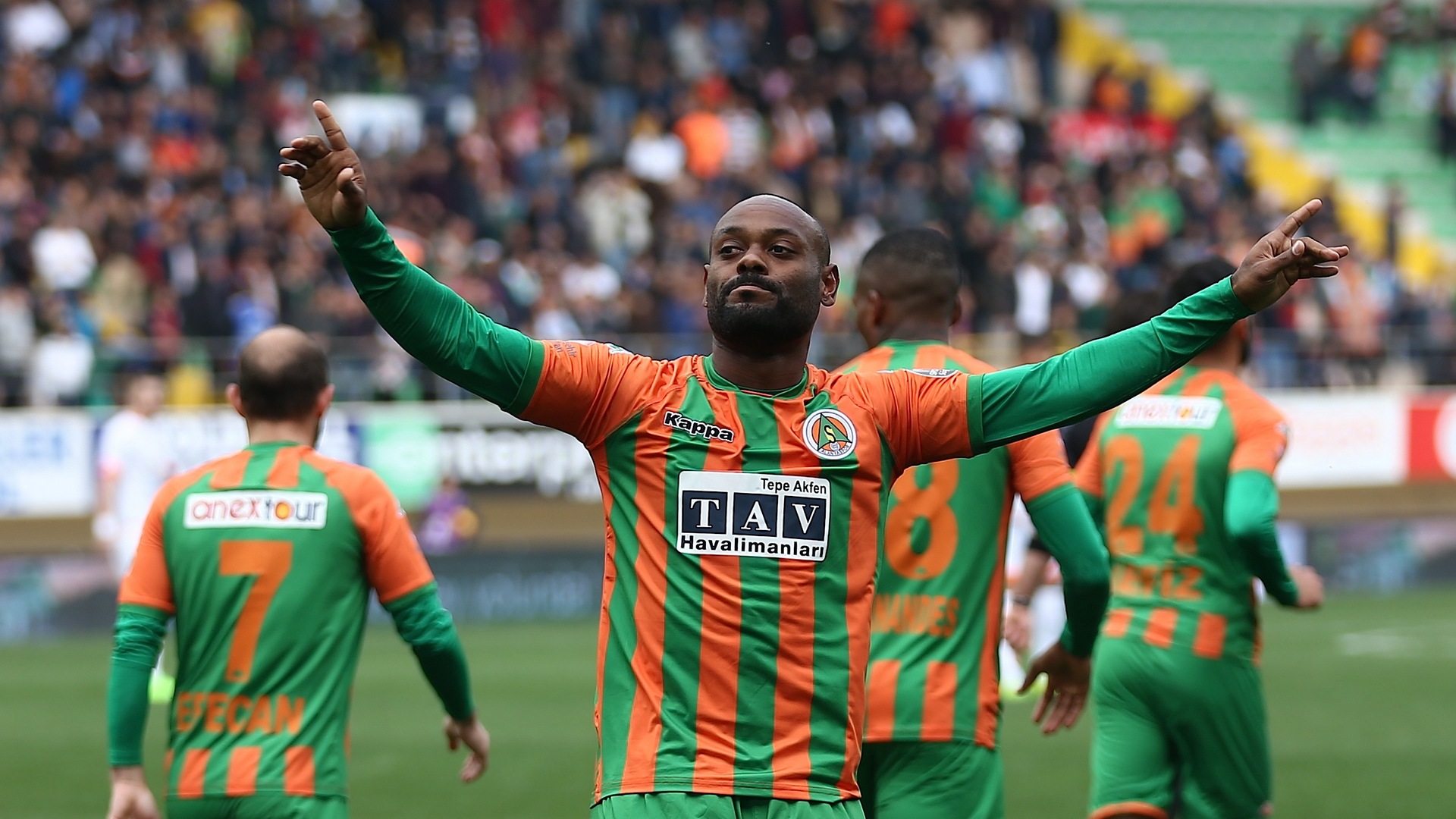 Flamengo acerta com atacante Marlos Moreno, do Manchester City