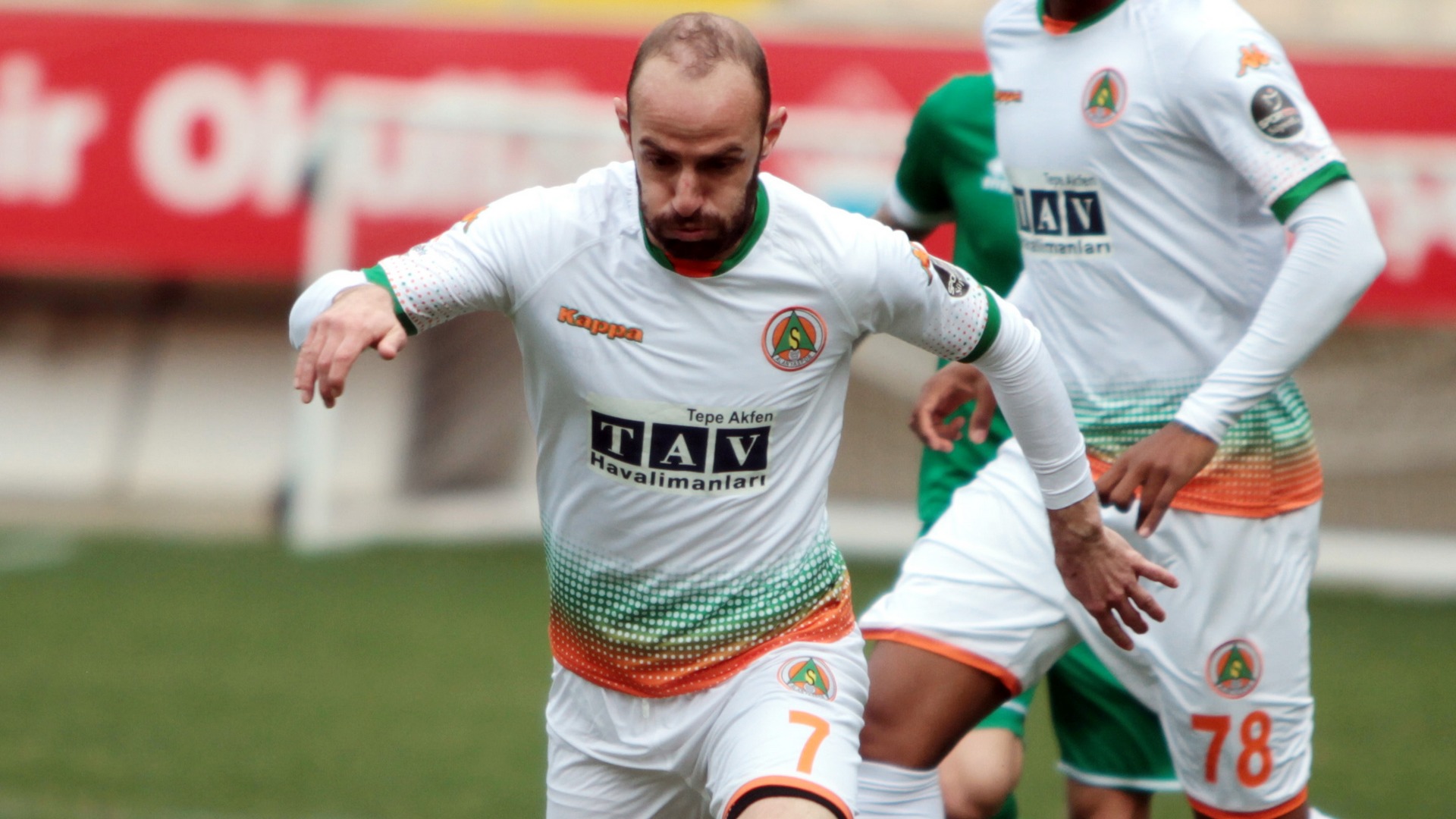 efecan-karaca-alanyaspor_1pwwv94ho0bhg1to1x37s995sb.jpg