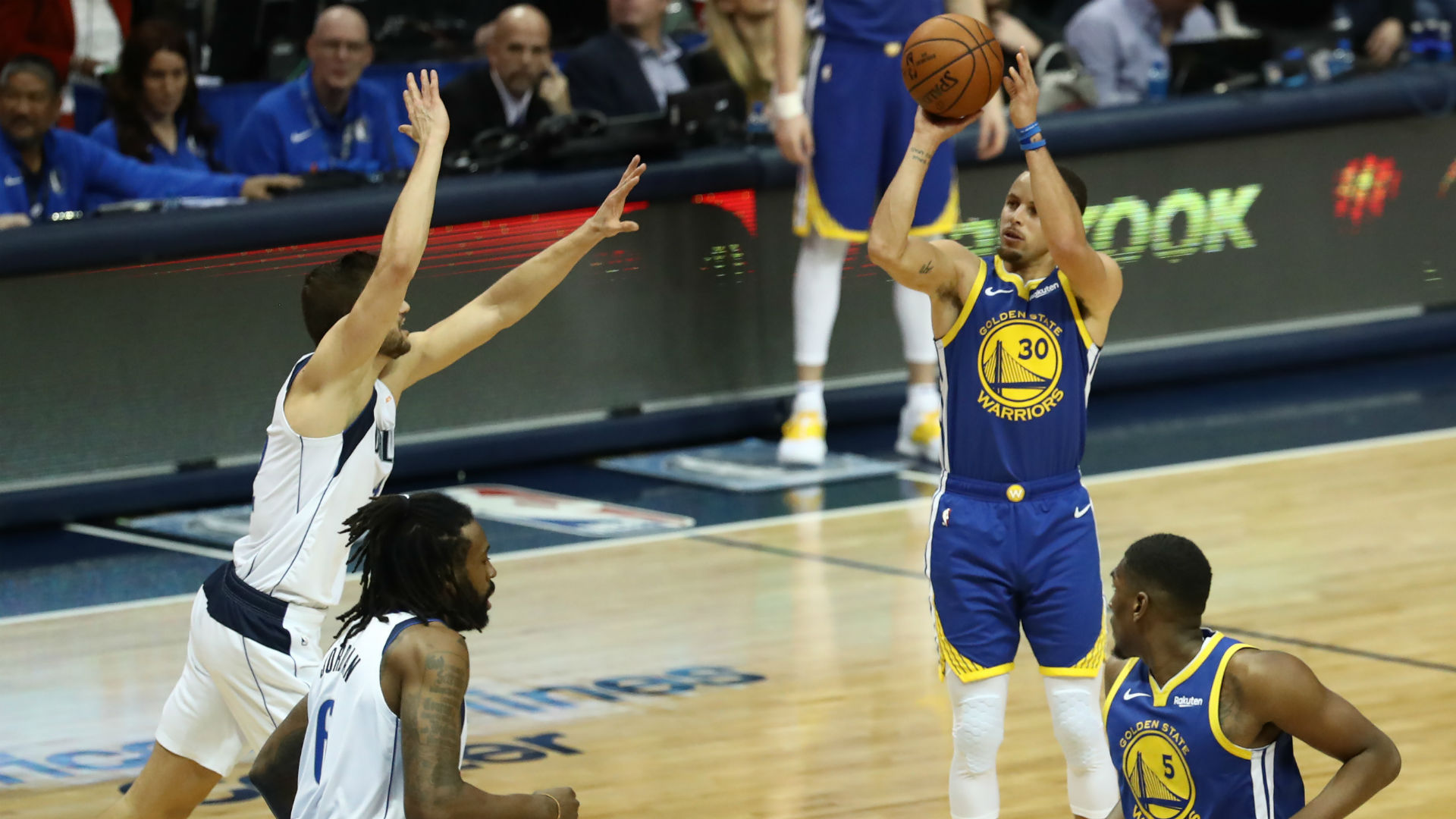 Stephen Curry's 48-point night powers Warriors to road win over Mavericks | NBA.com ...