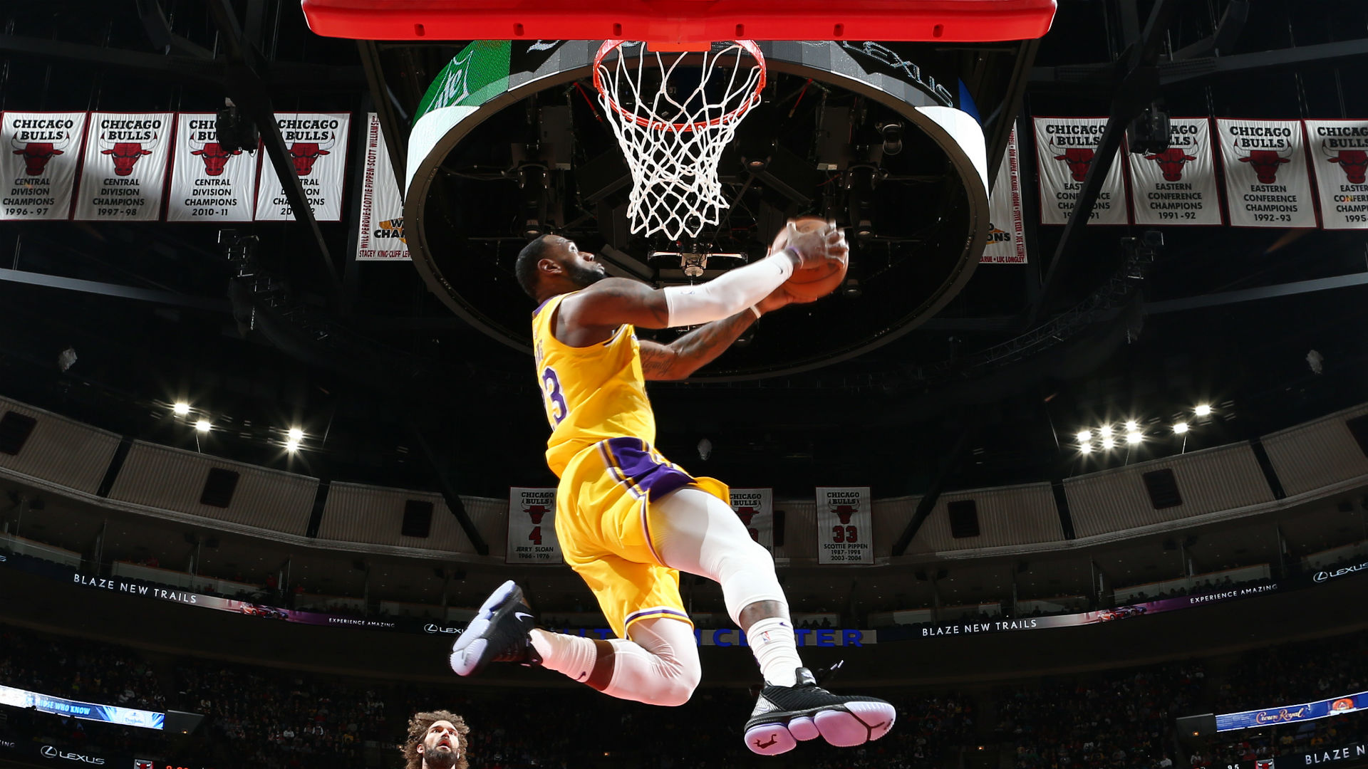 LeBron James steals the show with two big dunks in Lakers win over