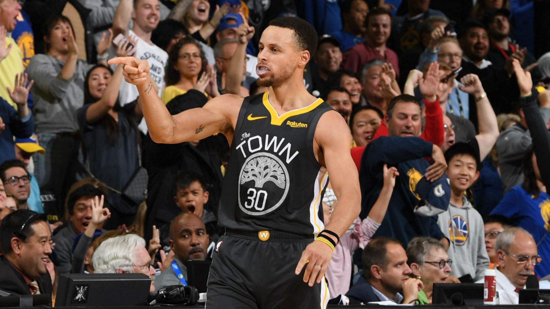 Stephen Curry's 42 points, game-winner leads Golden State Warriors past Los Angeles ...