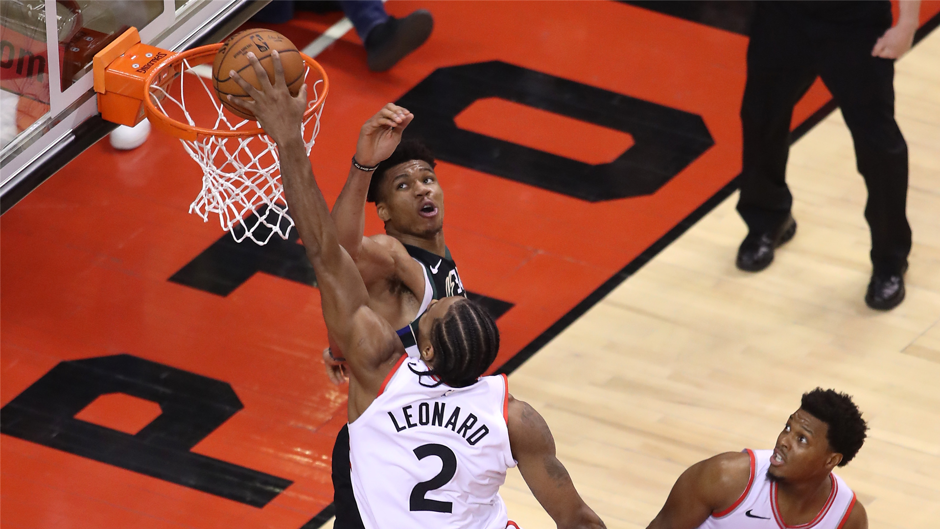 NBA Playoffs 2019: Kawhi Leonard's emphatic dunk caps off Raptors' 26-3 run in series-clinching ...