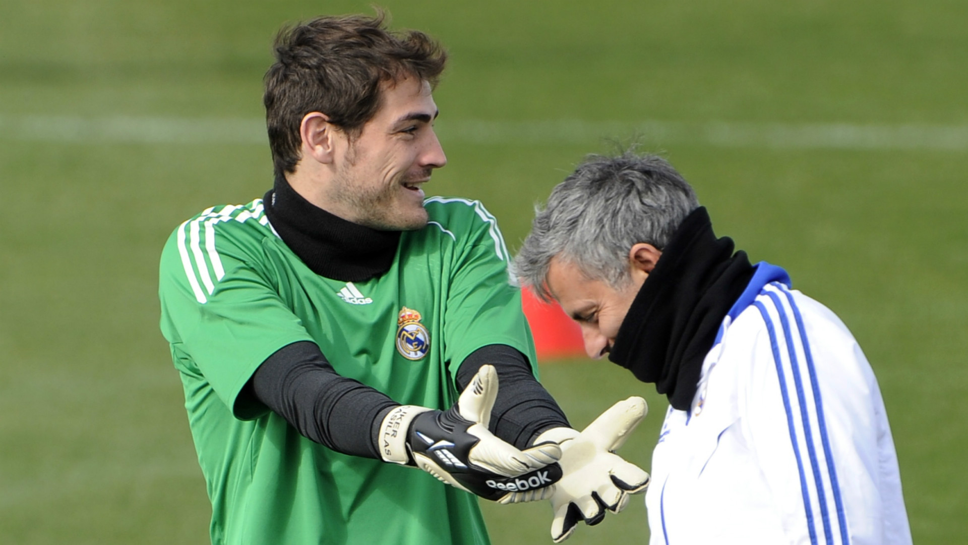 IKER CASILLAS JOSE MOURINHO REAL MADRID 21022011