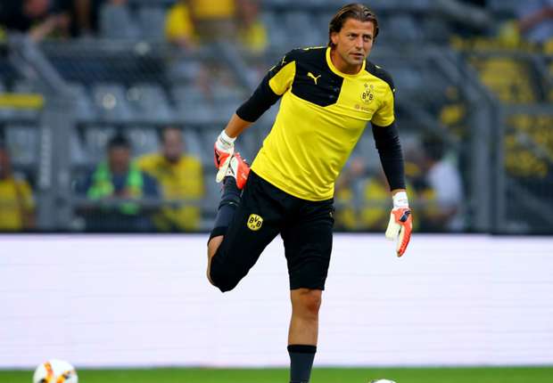 roman-weidenfeller-borussia-dortmund-europa-league-06082015_v556u3jkpowd1vowpg37girlh.jpg