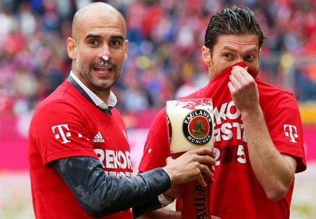 pep-guardiola-xabi-alonso-fc-bayern-bundesliga-23052015_a3l8rw5kbjg8173i3j7wgw66w.jpg