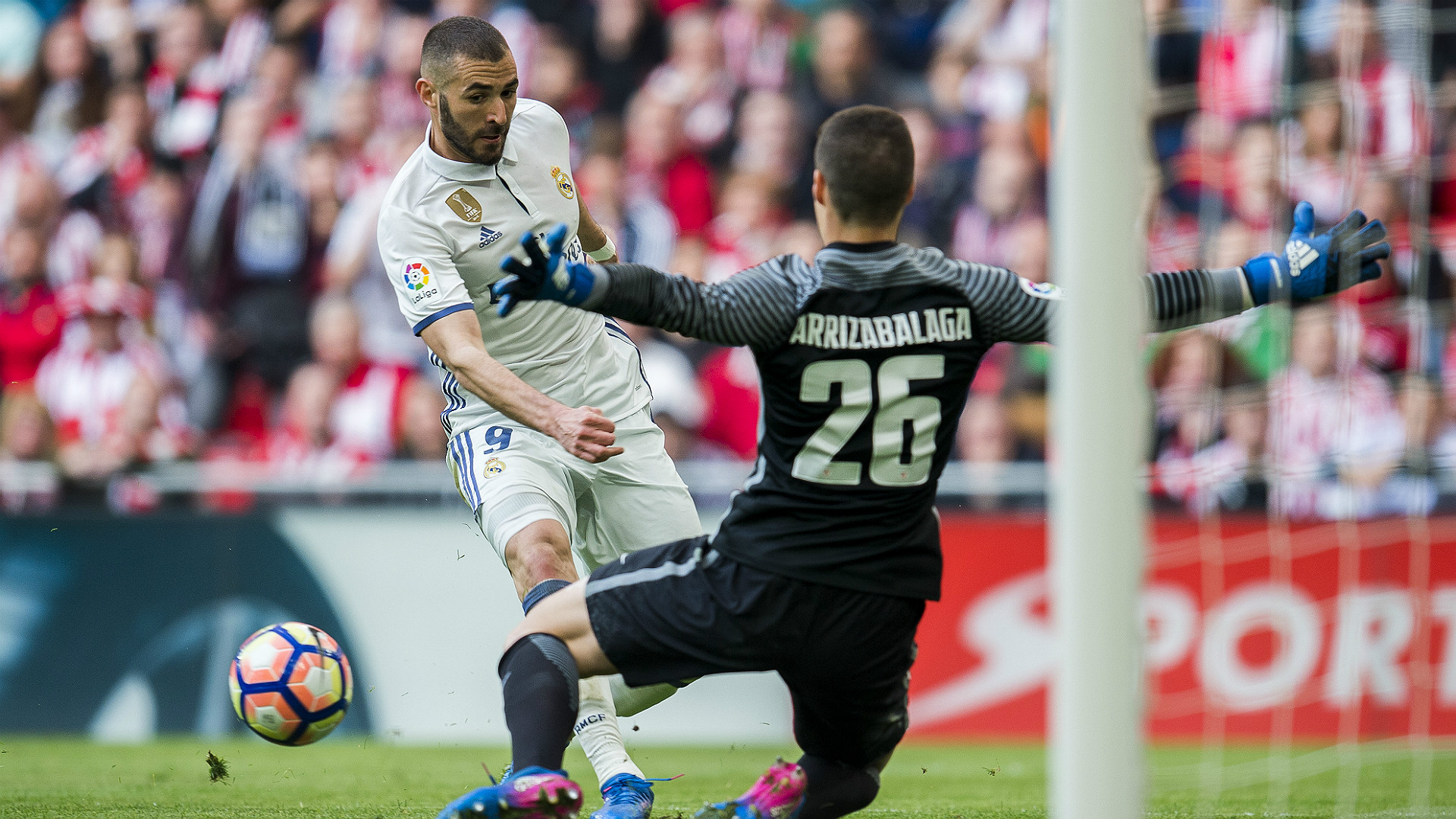 Karim Benzema Kepa Arrizabalaga Athletic Bilbao Real Madrid