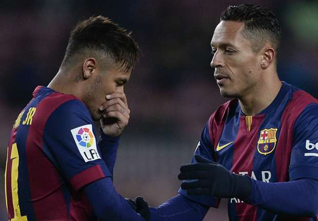 neymar-adriano-barcelona-elche-copa-del-rey_1kbjzr4eh8i8d1lgsrjmqiadho.jpg