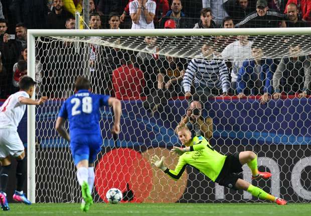 joaquin-correa-kasper-schmeichel-sevilla-leicester-champions-league_ih0x8j1xhubm1tvkmpctk6n4u.jpg
