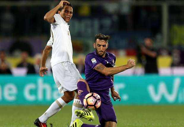 gonzalo-rodriguez-carlos-bacca-fiorentina-milan_1em39f9o2dr5e12sxu3407vxwr.jpg