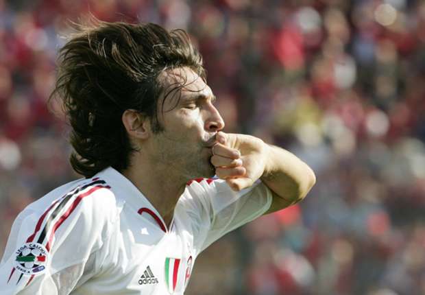 andrea-pirlo-ac-milan_evrvl3llne1e1pngzwp65nm2b.jpg