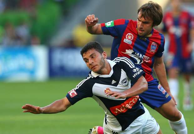 bernardo-ribeiro-melbourne-victory-newcastle-jets-a-league-03032013_q0vx2gqfropp1f99d9g0zan5o.jpg