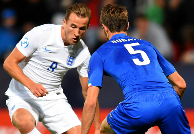 harry-kane-fights-for-the-ball-with-daniele-rugani-england-italy-u21-championship-240615_1cfwgfhj90wrl1frz43q70pr7z.png