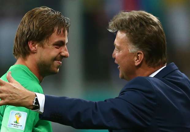 louis-van-gaal-and-tim-krul_cfz4zxc0xfie1o3baiqcksly4.jpg