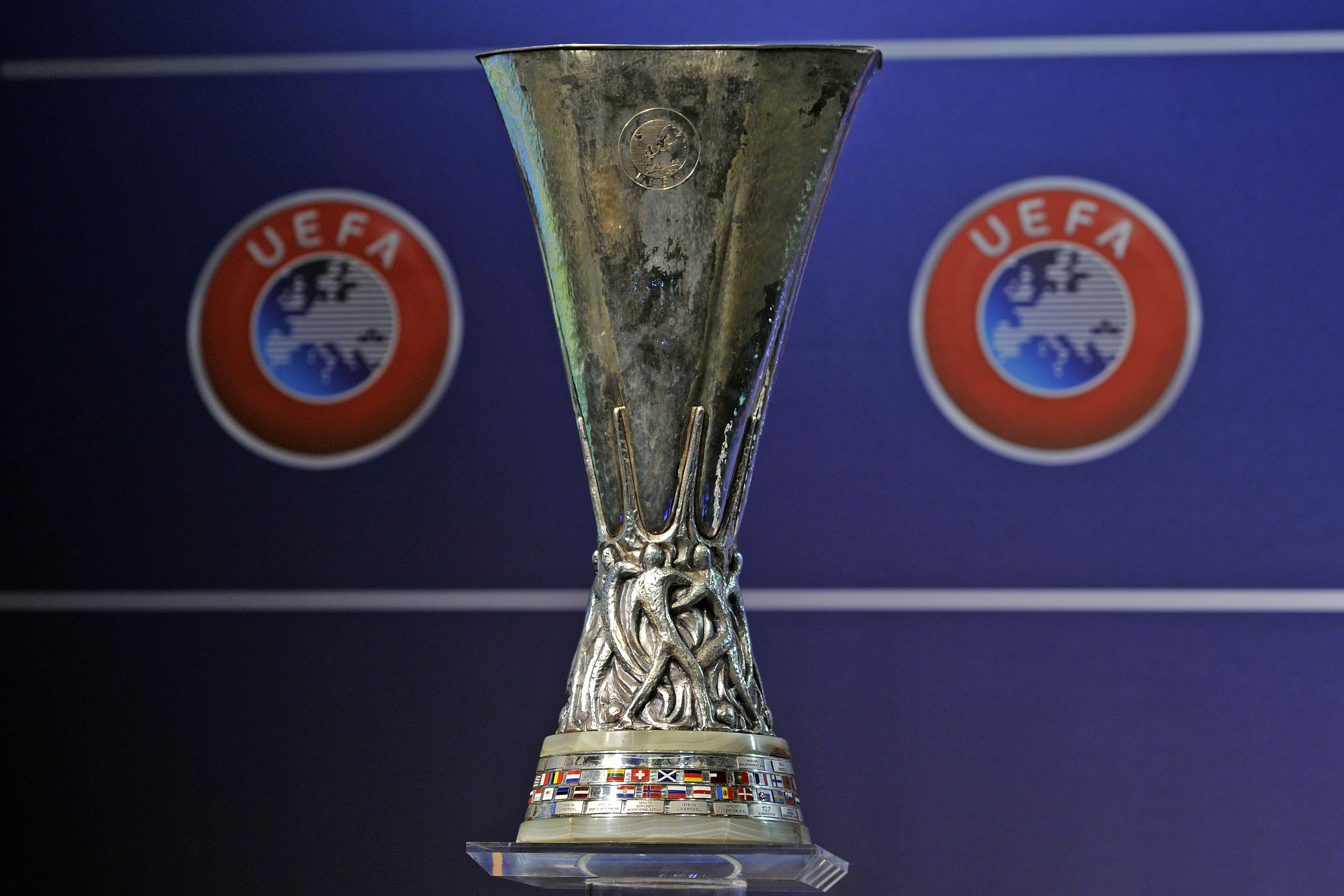 Uefa Conference League Trophy Uefa Europa League Trophy Uefa Europa ...