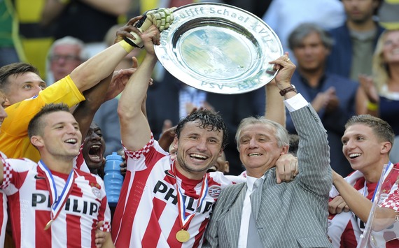 Van Bommel with Johan Cruyff Schaal - PSV