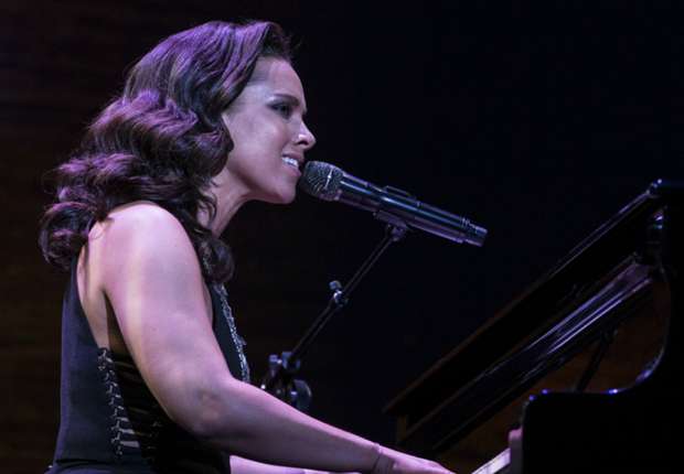 alicia-keys_l484jsz3ql7j1ql6peebav2d1.jpg
