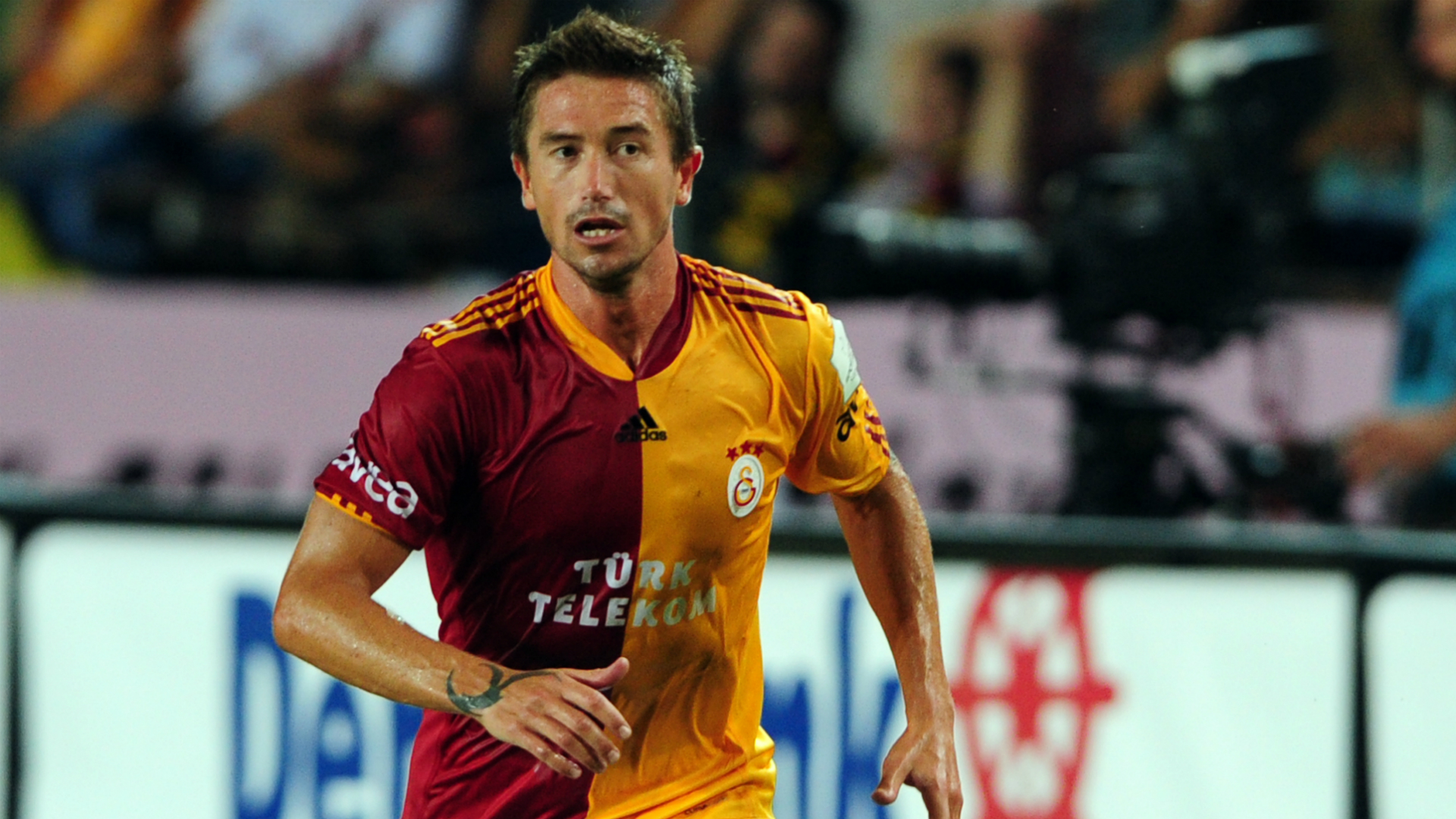 harry-kewell-galatasaray_1bndobiqj0aor1vsr5qhuxfjgz.jpg