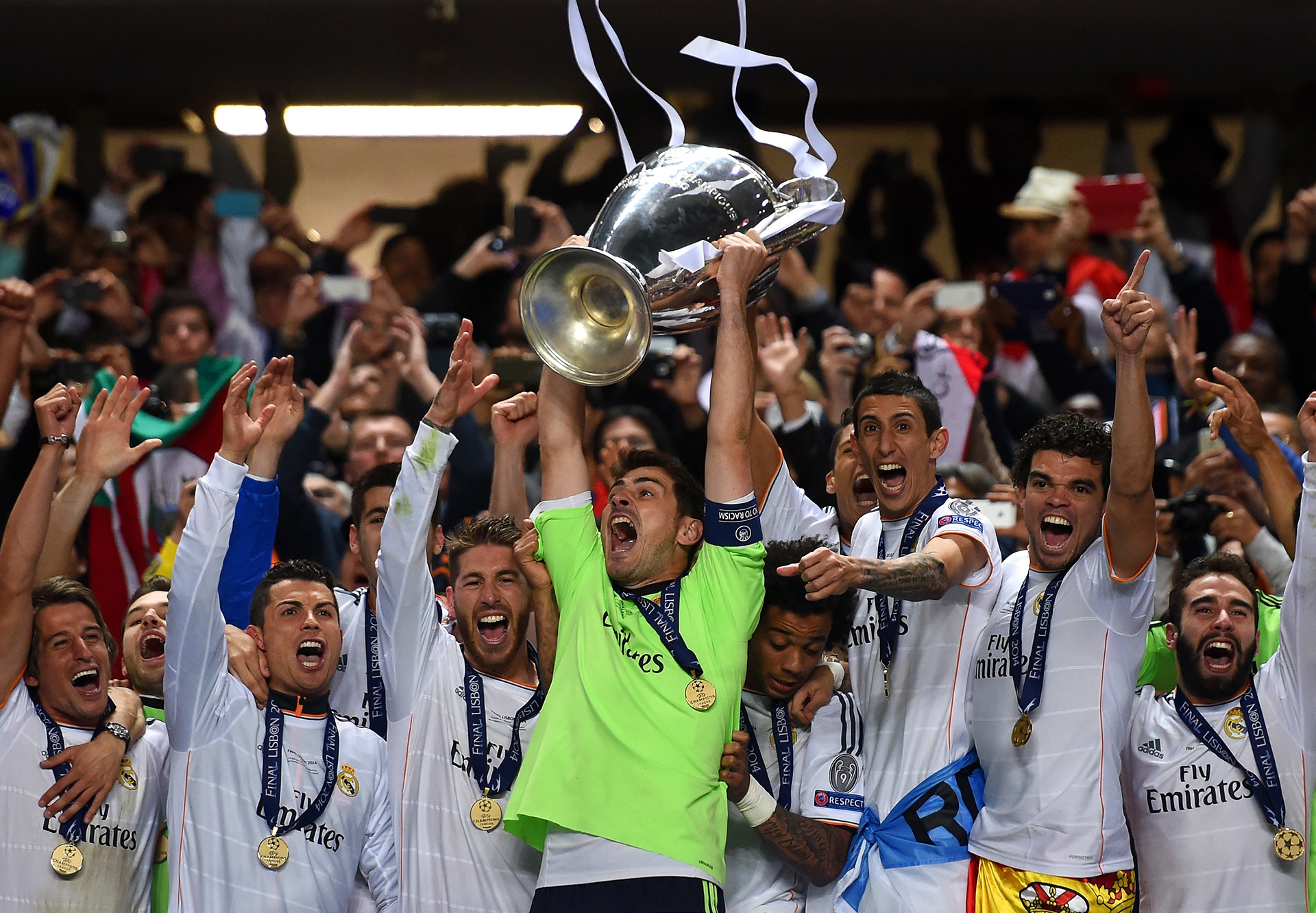 Resultado de imagen para Iker casillas campeon real madrid champions league