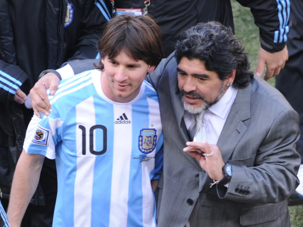 Maradona y Messi en la selección.