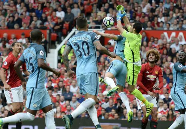 hd-claudio-bravo-man-city_1ffohnh3wkuc61880al036ljrv.jpg