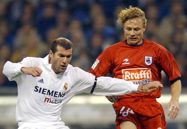 real-madrid-real-sociedad-zinedine-zidane-valery-karpin-2002-03_g6lifg8nwtz01dwzw00twibmg.jpg