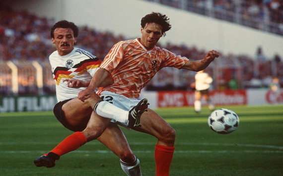 jurgen-kohler-vs-marco-van-basten-euro-1988-_xy9hsvbtx0x81n4fex36w098m.jpg