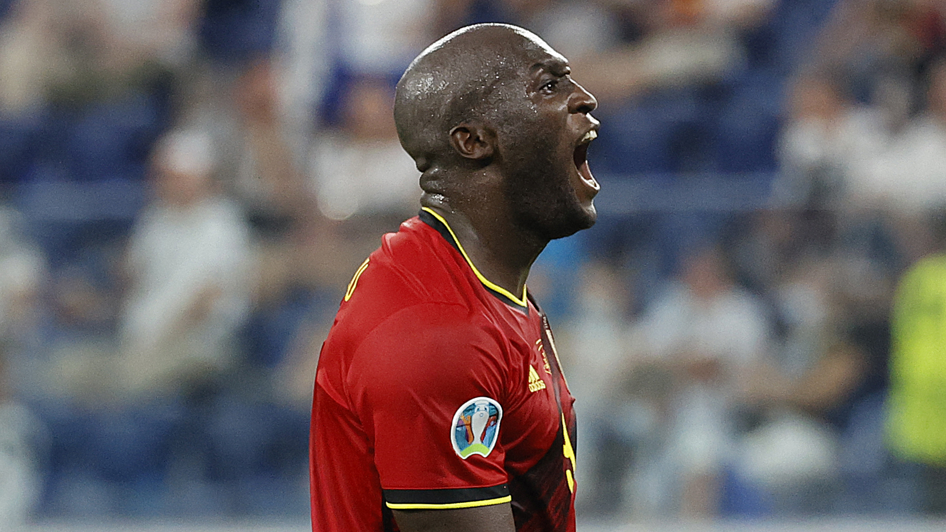 Lukaku rejoins Chelsea from Inter in club-record transfer