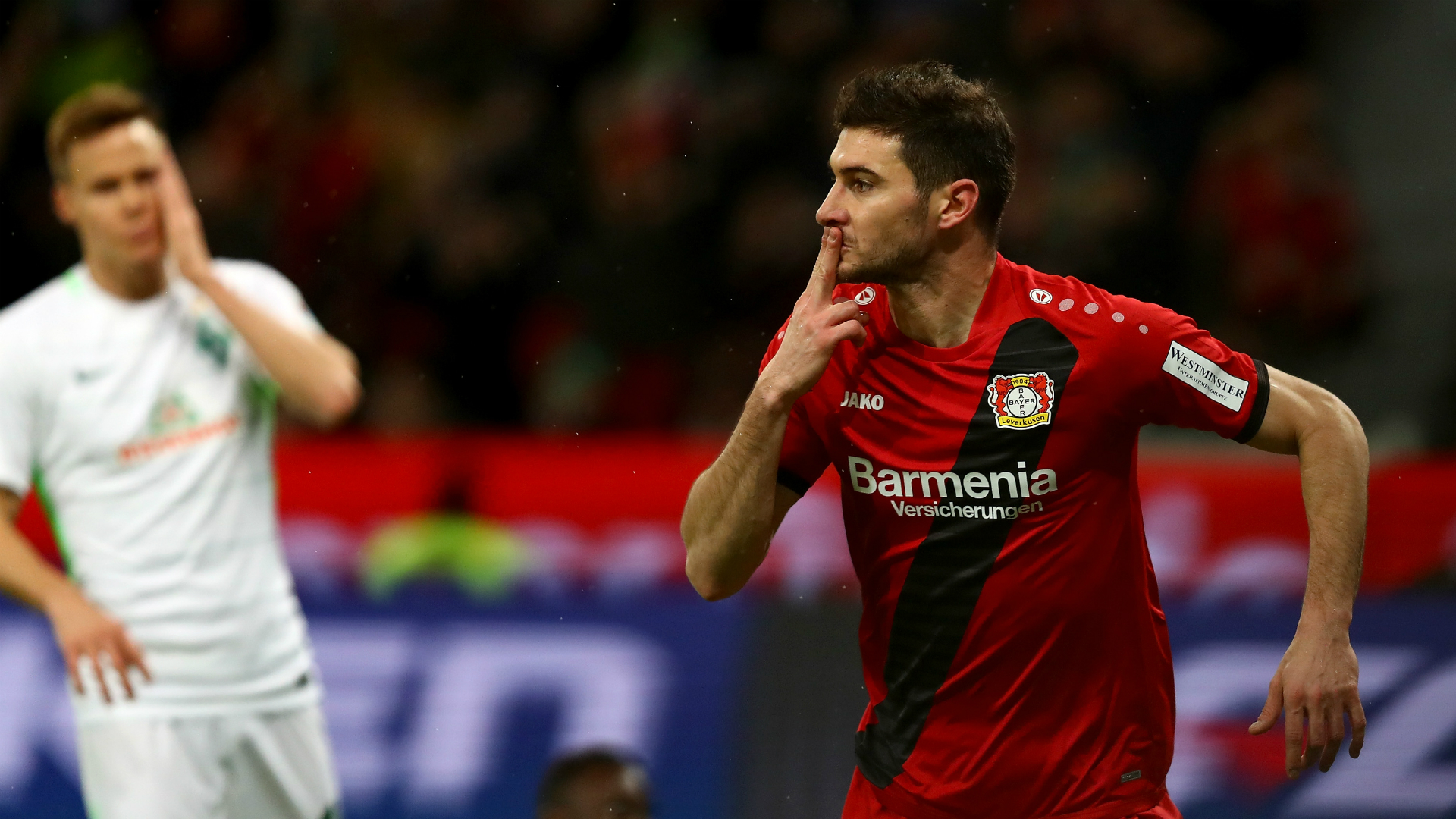 Charles Aránguiz participó en goleada de Bayer Leverkusen en la liga alemana
