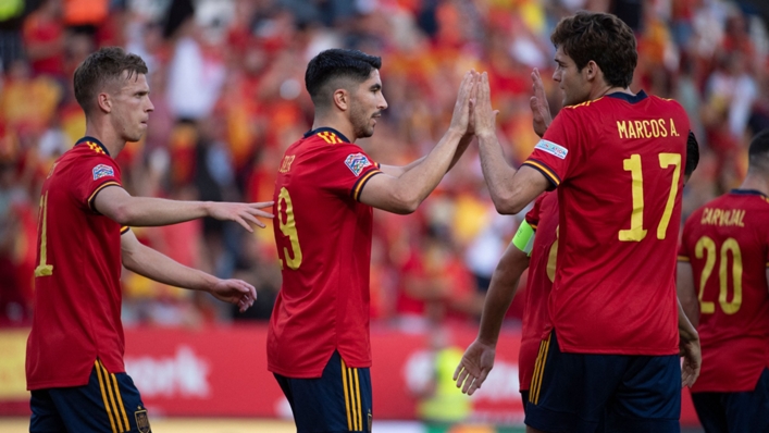 Spain's Carlos Soler (centre) celebrates his goal against the Czech Republic