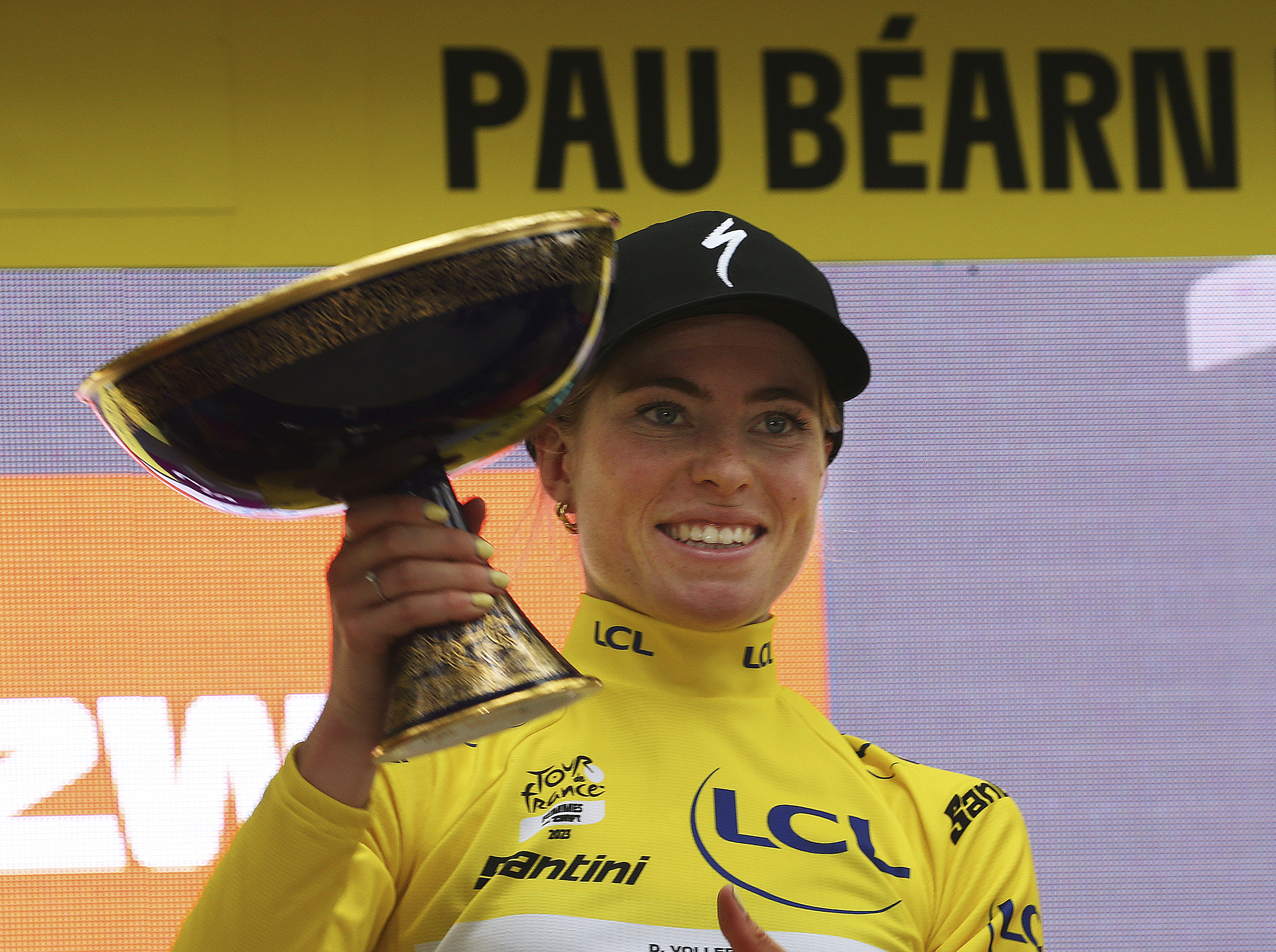 Demi Vollering holds her trophy after winning the Tour de France Femmes in Pau
