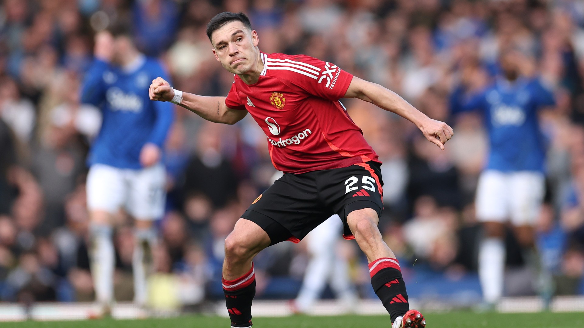 Everton 2-2 Manchester United: Ugarte finishes off late comeback